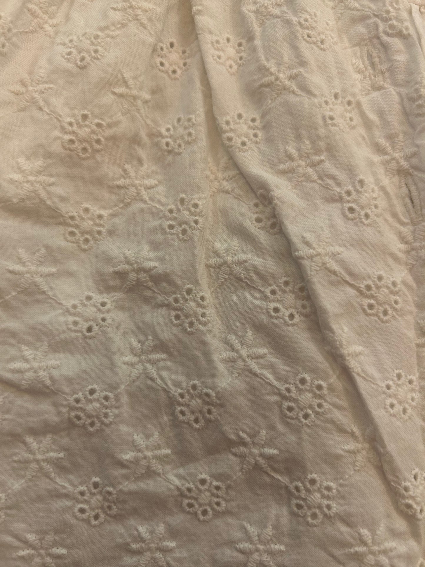 Witte jumpsuit met ruches - maat 74 (6-9M)