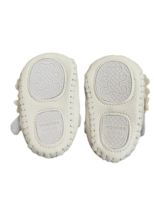 Cute white shoes - Size 3 - 6 months