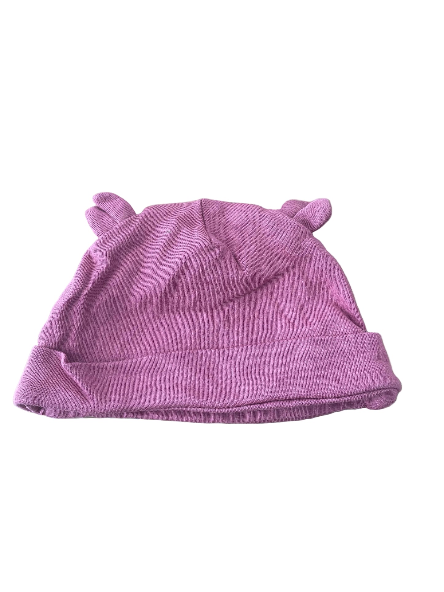 Three Liefde 2.0 baby hats in size 50-62, soft fabric accessories for infants, displayed in a natural setting.