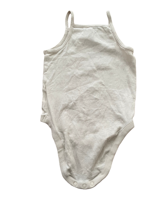 Set van twee mouwloze rompertjes met bandjes - maat 74 (6-9M)