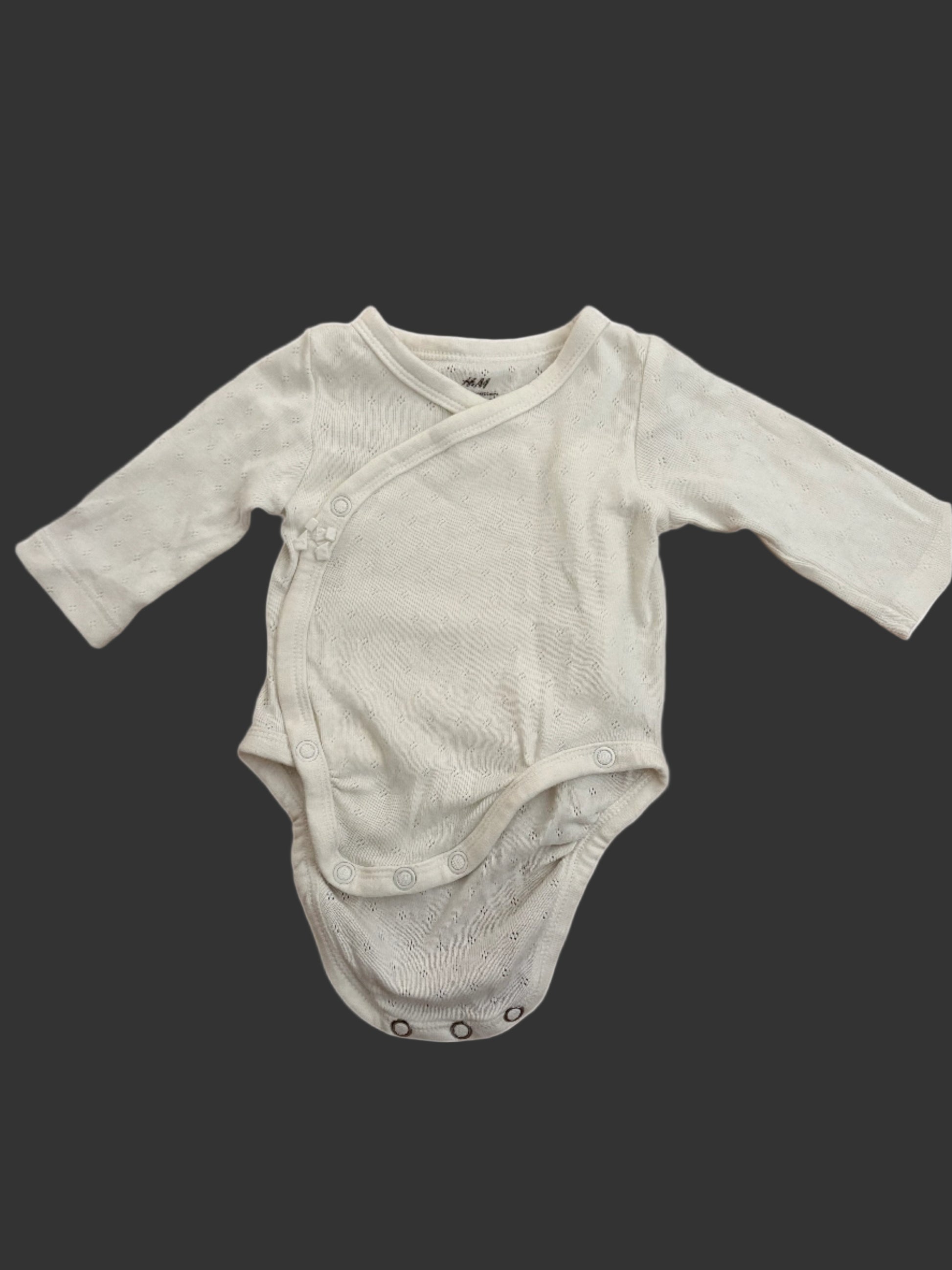 Baby bodysuit with long sleeves front