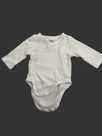 Baby bodysuit with long sleeves front