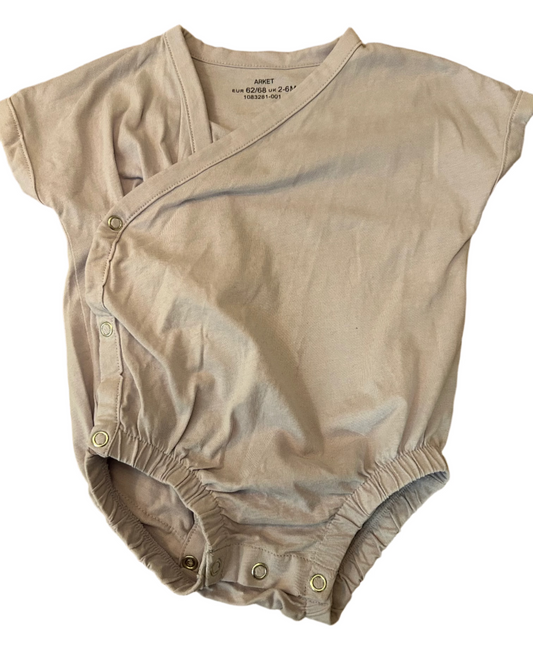 Lichtpaarse baby romper met korte mouwen - maat 62/68 (2-6M)