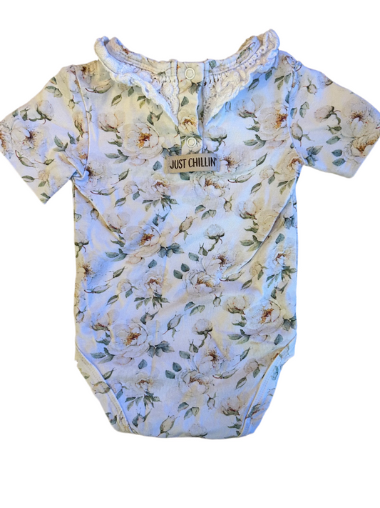 Baby bloemen romper - maat 60-68 (3-6M)