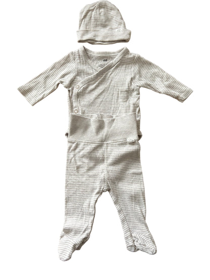 3-Piece Bodysuit and Trousers Set - Size 50 (0-1M)