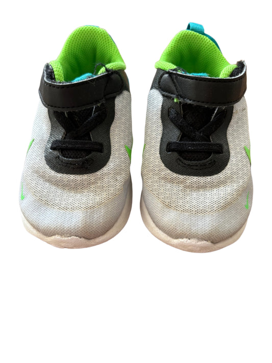 Nike Sneakers - Size 23.5 (UK 6.5)