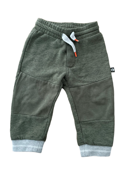 Groene joggingbroek - maat 86 (12-18M)