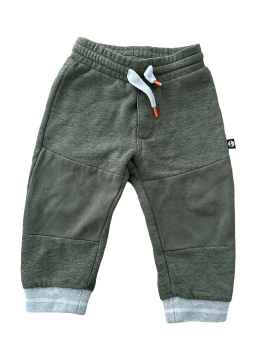 Groene joggingbroek - maat 86 (12-18M)