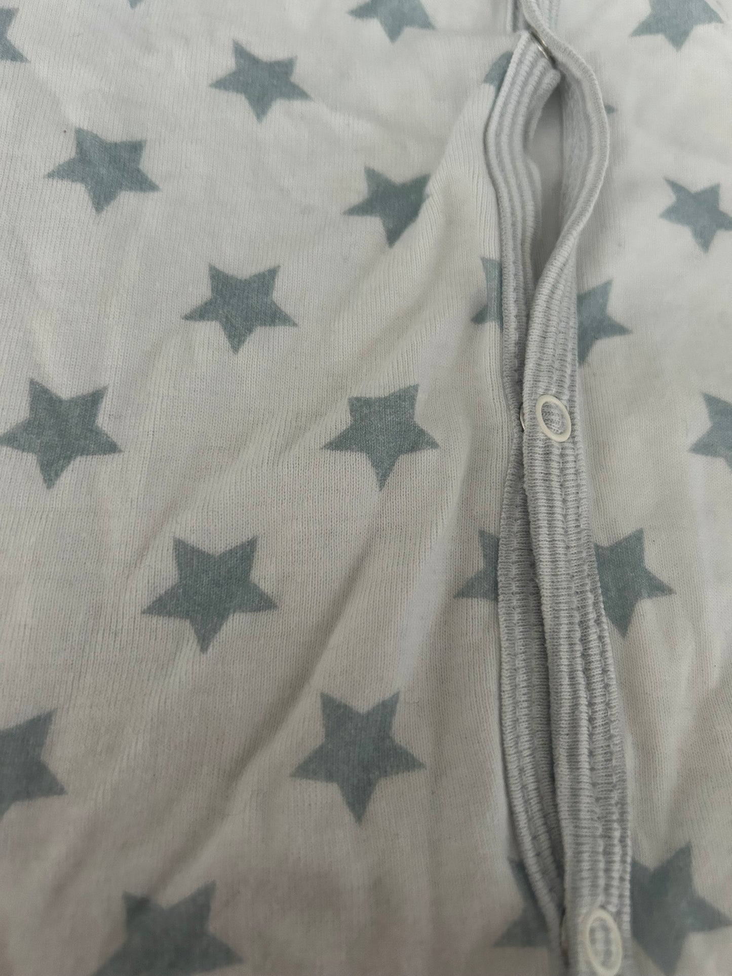 Wit Onesie met grijze sterren - maat 60 (3M)